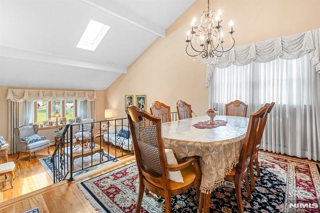 2 Violet Court, Bergenfield, NJ 07621