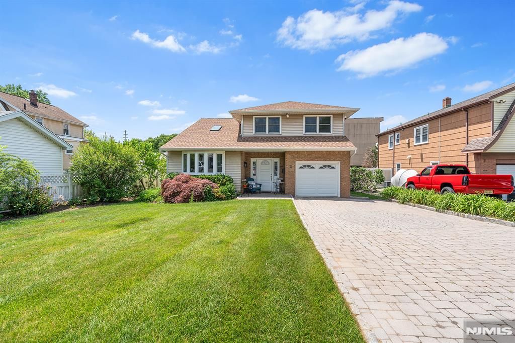 2 Violet Court, Bergenfield, NJ 07621