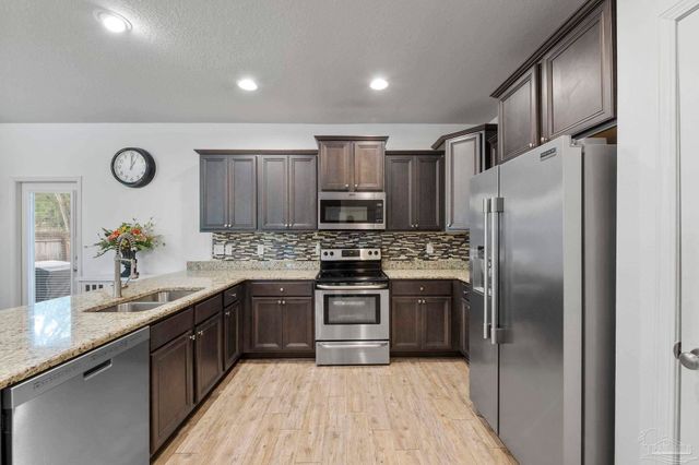3634 Hawks Landing Cir, Pace, FL 32571