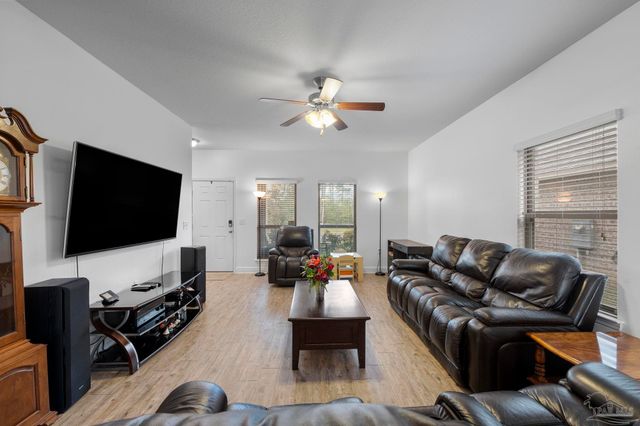3634 Hawks Landing Cir, Pace, FL 32571