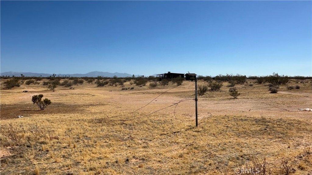 Image 3 of property listing at 41936 235th Street E, Palmdale, CA 93591