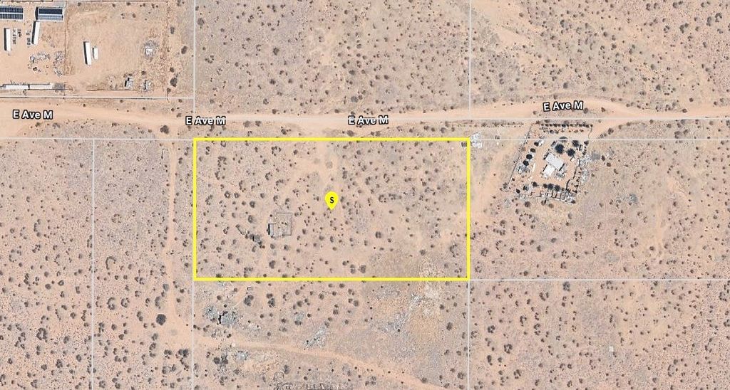 Image 4 of property listing at 41936 235th Street E, Palmdale, CA 93591