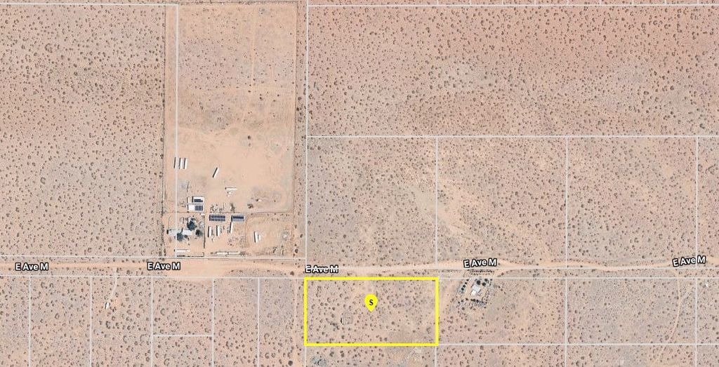 Image 5 of property listing at 41936 235th Street E, Palmdale, CA 93591