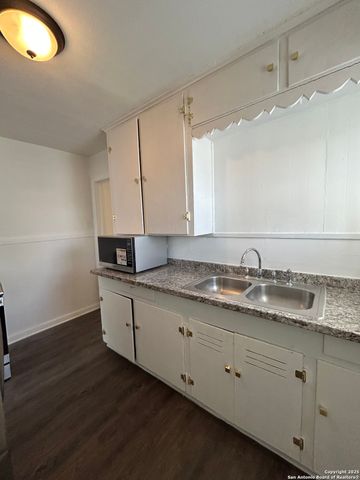 2322 Olmos, San Antonio, TX 78201