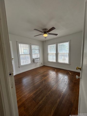 2322 Olmos, San Antonio, TX 78201