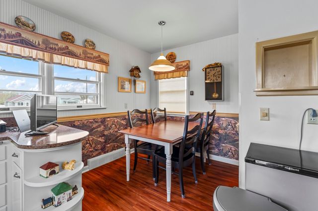 1121 Monroe Drive, Newton, IA 50208