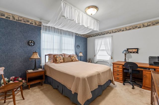 1121 Monroe Drive, Newton, IA 50208