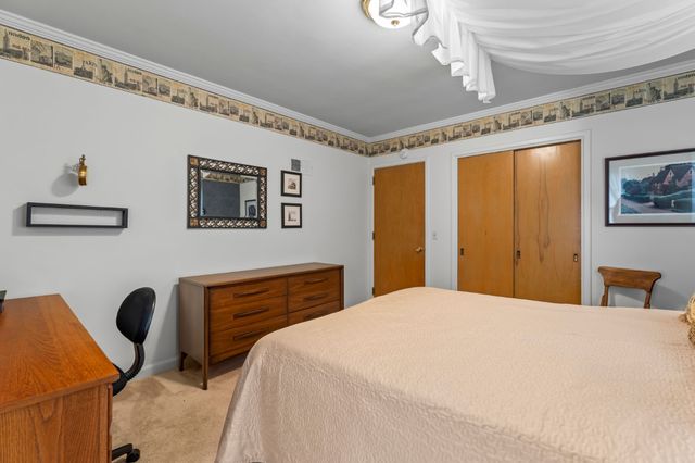 1121 Monroe Drive, Newton, IA 50208