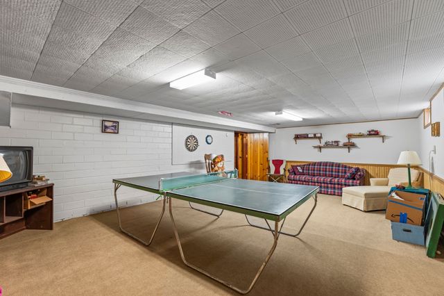 1121 Monroe Drive, Newton, IA 50208