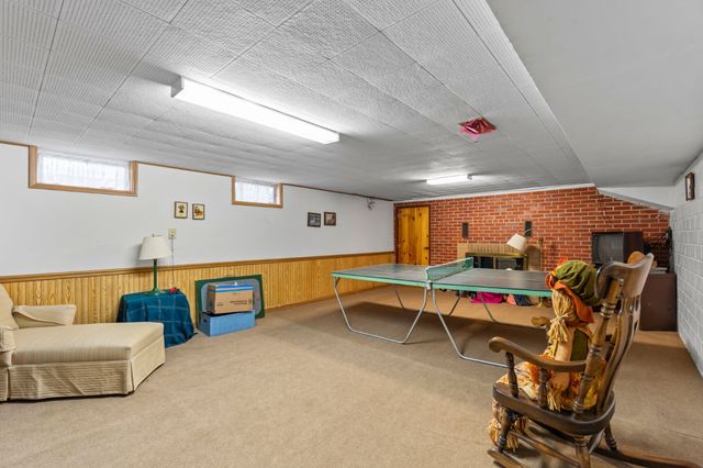 1121 Monroe Drive, Newton, IA 50208