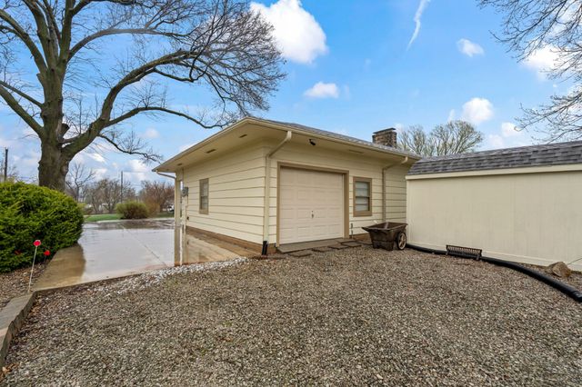 1121 Monroe Drive, Newton, IA 50208