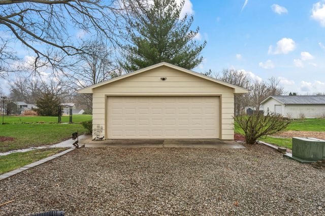 1121 Monroe Drive, Newton, IA 50208
