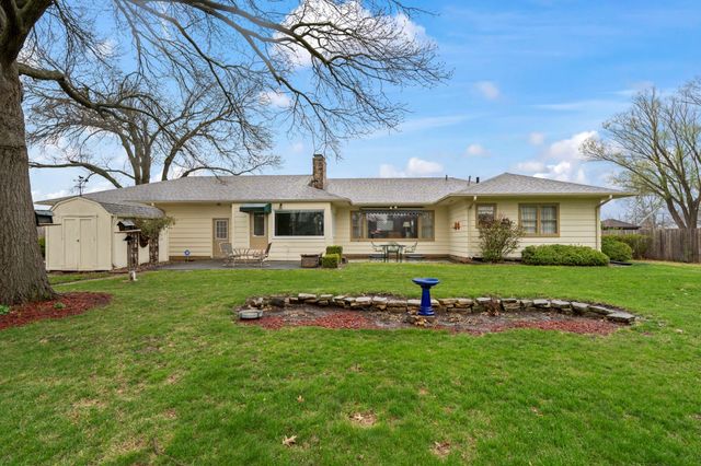 1121 Monroe Drive, Newton, IA 50208