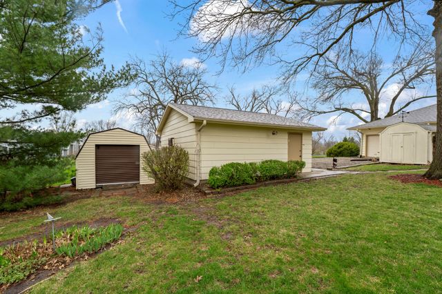 1121 Monroe Drive, Newton, IA 50208