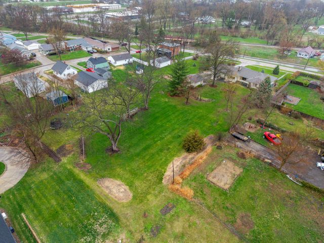 1121 Monroe Drive, Newton, IA 50208