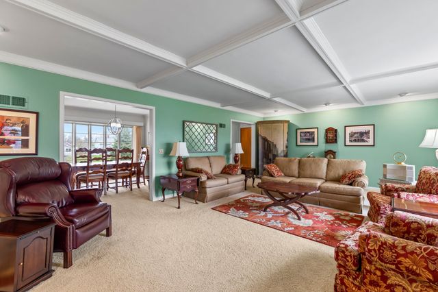 1121 Monroe Drive, Newton, IA 50208