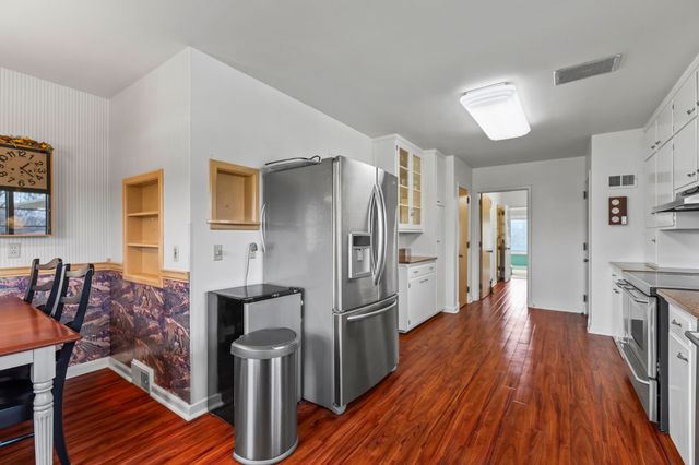 1121 Monroe Drive, Newton, IA 50208