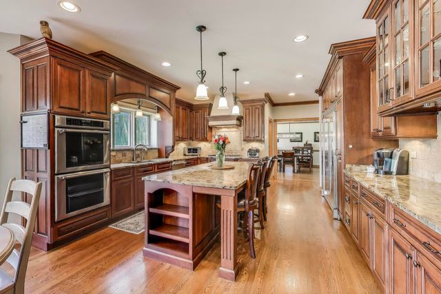 6 Steeplechase Drive, Hawthorn Woods, IL 60047