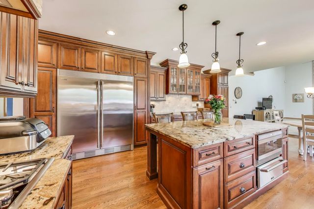 6 Steeplechase Drive, Hawthorn Woods, IL 60047