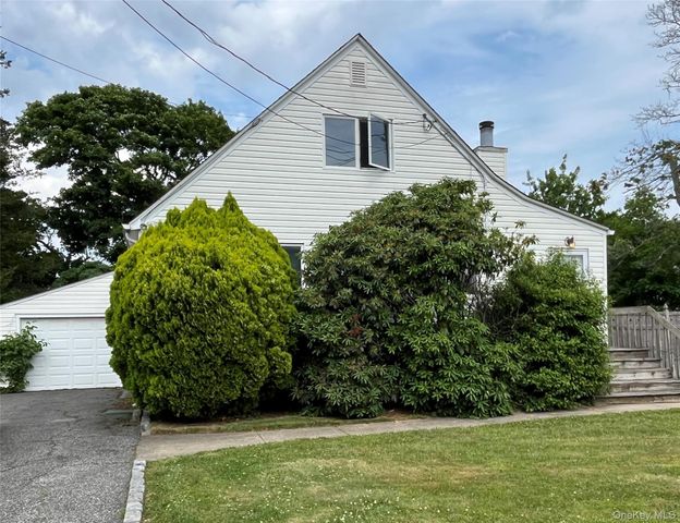 25 Conklin Street, Deer Park, NY 11729