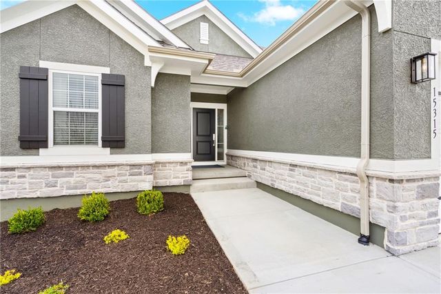 15301 W 173rd Terrace, Olathe, KS 66062