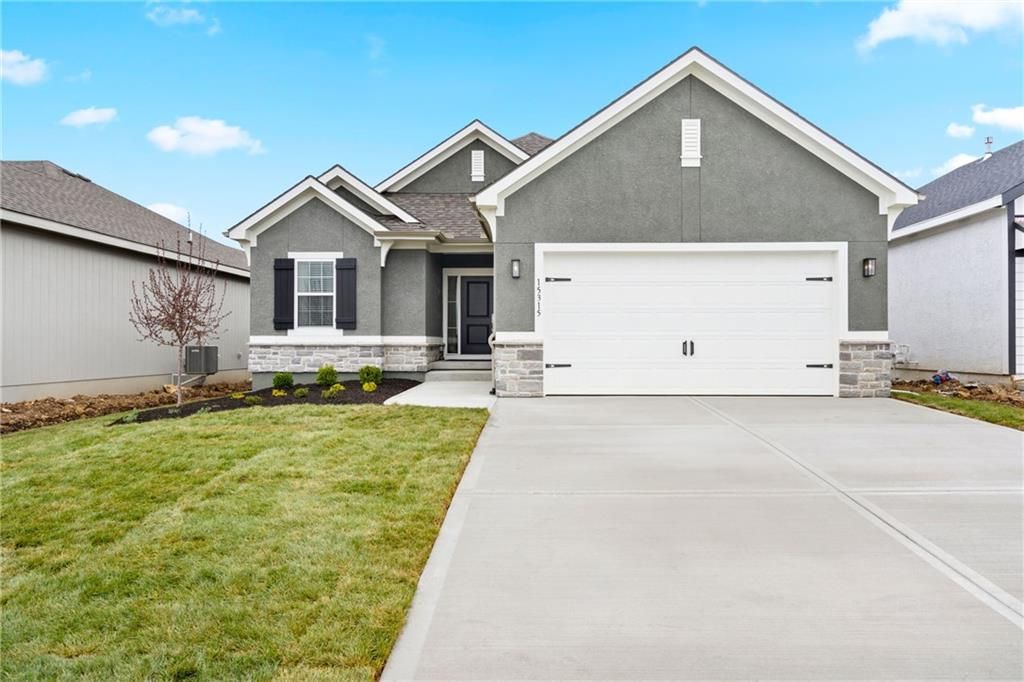 15301 W 173rd Terrace, Olathe, KS 66062