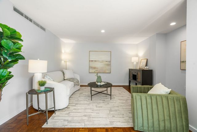 130 Mount Auburn St 406, Cambridge, MA 02138