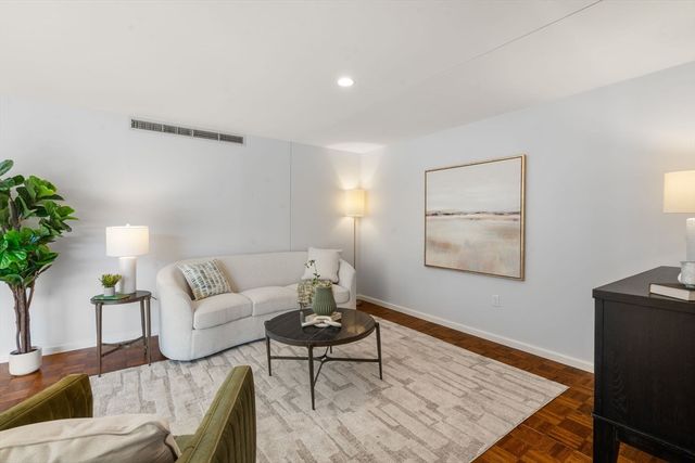 130 Mount Auburn St 406, Cambridge, MA 02138