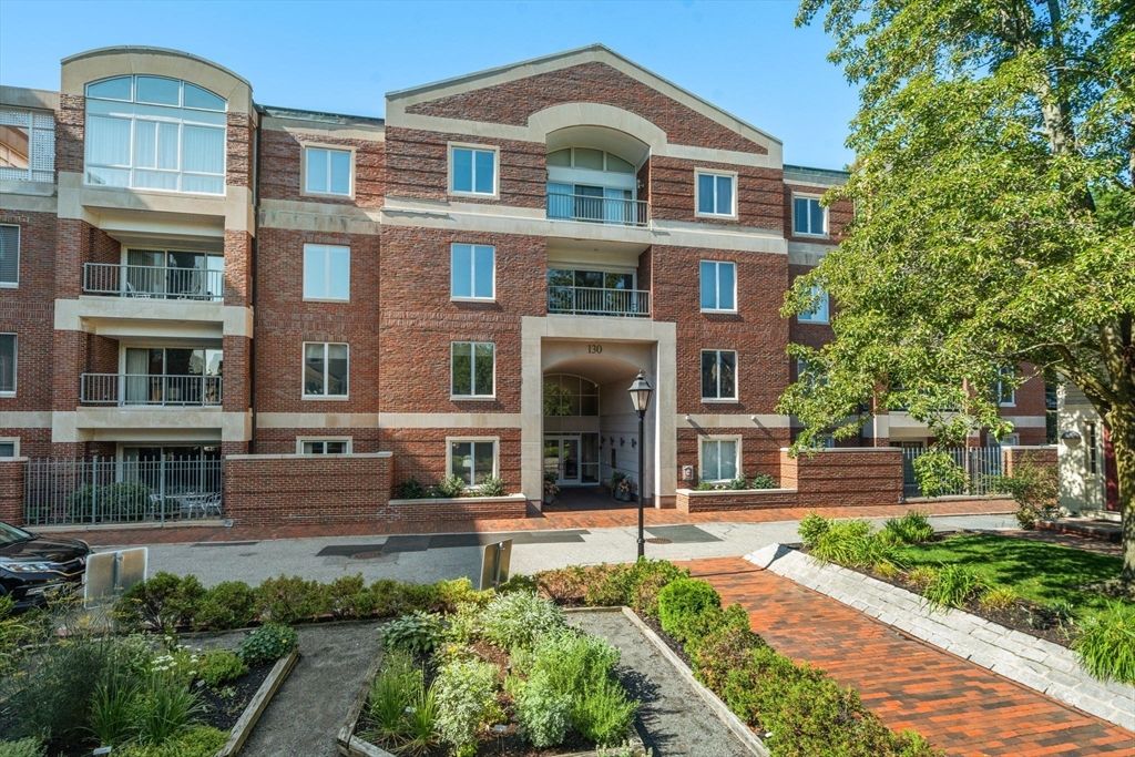 130 Mount Auburn St 406, Cambridge, MA 02138