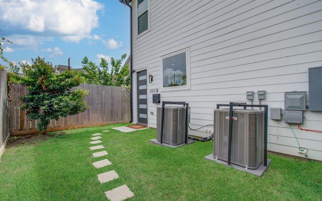 203 Danna Lane D, Houston, TX 77009