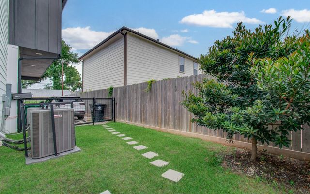 203 Danna Lane D, Houston, TX 77009