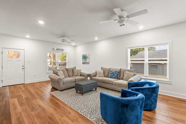 514 Center Street, Conway, AR 72034