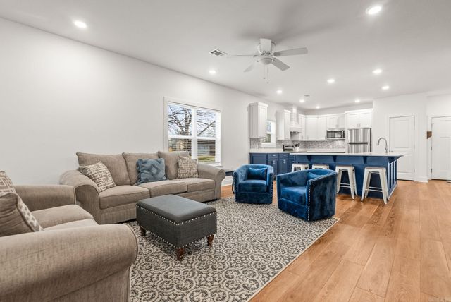 514 Center Street, Conway, AR 72034