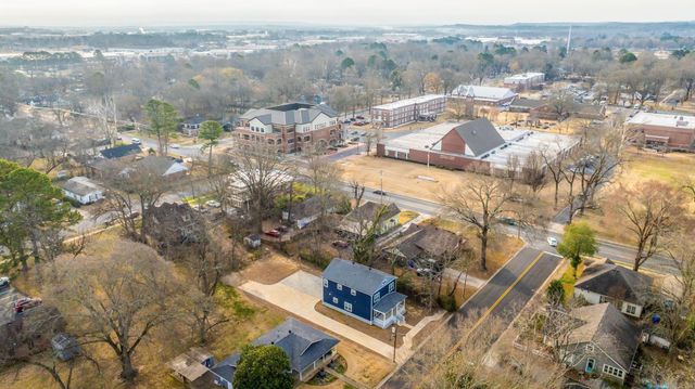 514 Center Street, Conway, AR 72034