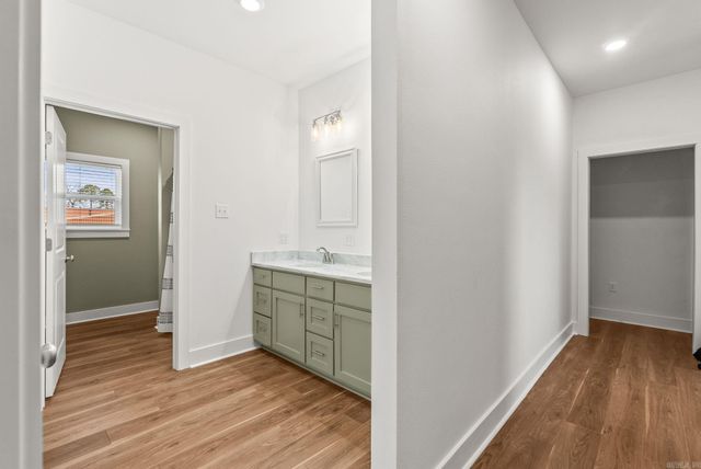 514 Center Street, Conway, AR 72034