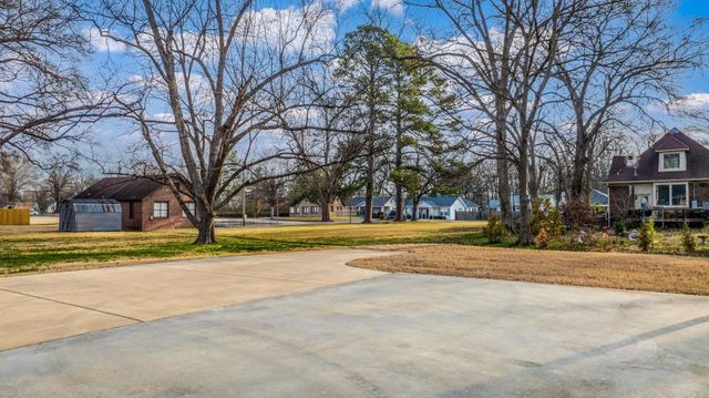 514 Center Street, Conway, AR 72034