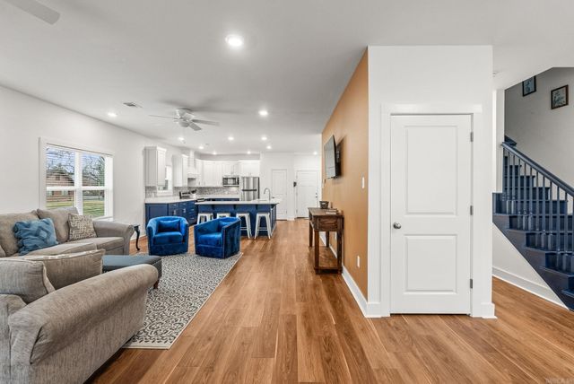 514 Center Street, Conway, AR 72034