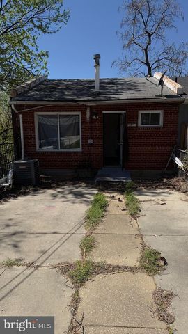 2215 14TH ST NE, Washington, DC 20018