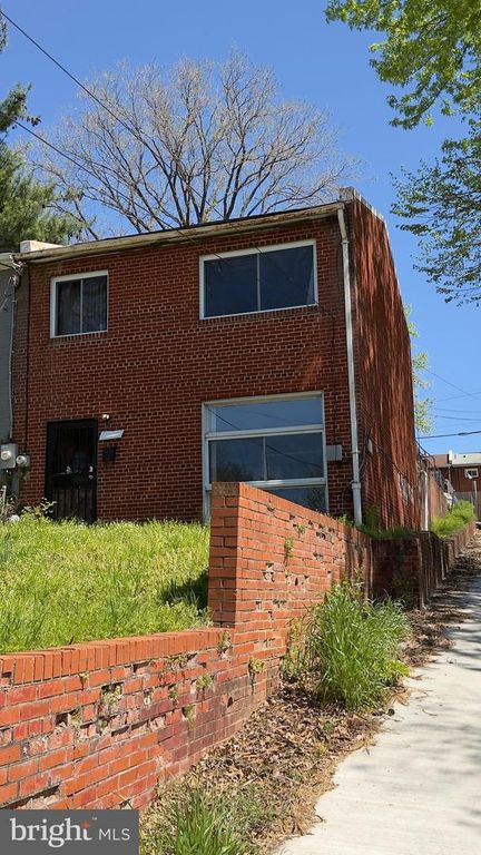 2215 14TH ST NE, Washington, DC 20018