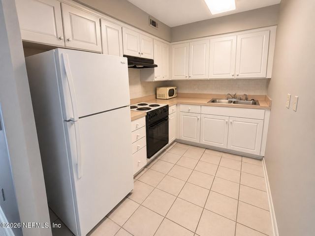 402 LOWER 8TH Avenue 5, Jacksonville Beach, FL 32250