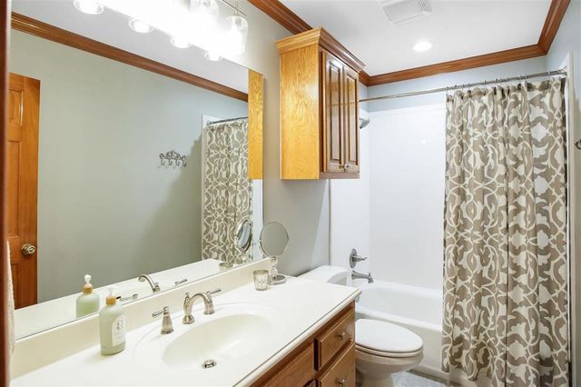 6173 Oakleaf Lane, Lake Charles, LA 70605
