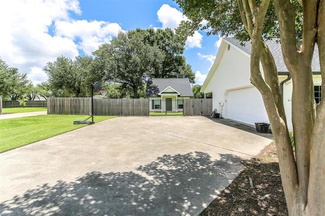 6173 Oakleaf Lane, Lake Charles, LA 70605