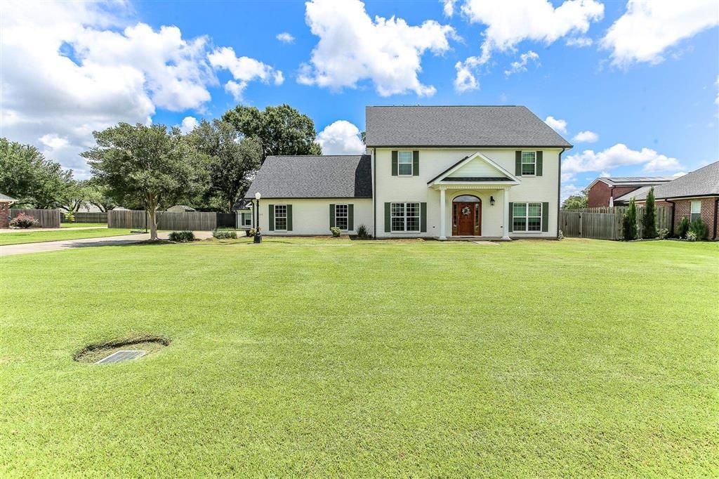 6173 Oakleaf Lane, Lake Charles, LA 70605