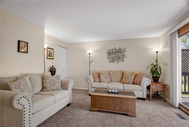 1774 Norsen Dr, Upper St Clair, PA 15243