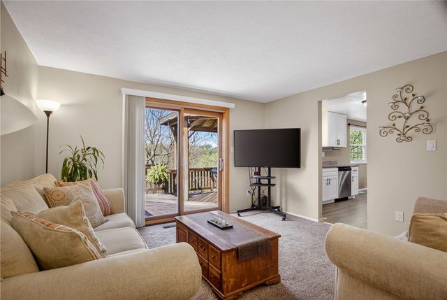 1774 Norsen Dr, Upper St Clair, PA 15243