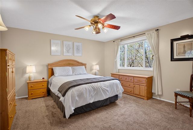1774 Norsen Dr, Upper St Clair, PA 15243