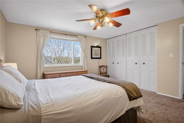 1774 Norsen Dr, Upper St Clair, PA 15243