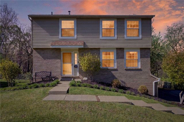1774 Norsen Dr, Upper St Clair, PA 15243