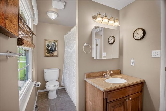 1774 Norsen Dr, Upper St Clair, PA 15243