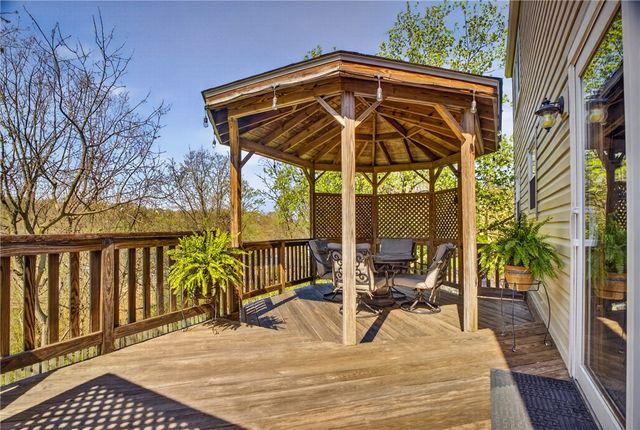 1774 Norsen Dr, Upper St Clair, PA 15243
